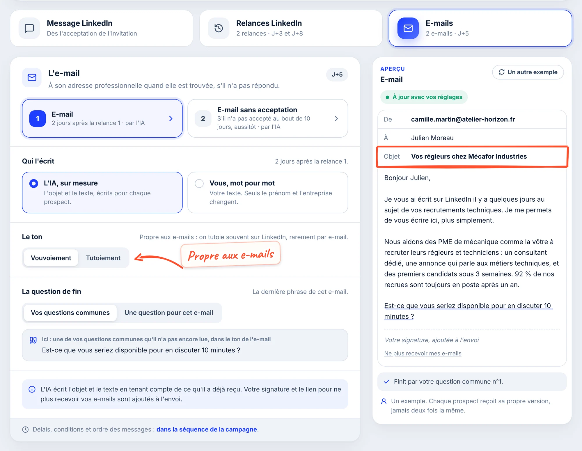 L'onglet E-mails : les cartes E-mail et E-mail sans acceptation, le réglage de l'e-mail avec son propre ton (Vouvoiement, Tutoiement), et l'aperçu avec De, À, l'objet encadré, le texte, la signature et le lien pour ne plus recevoir d'e-mails.