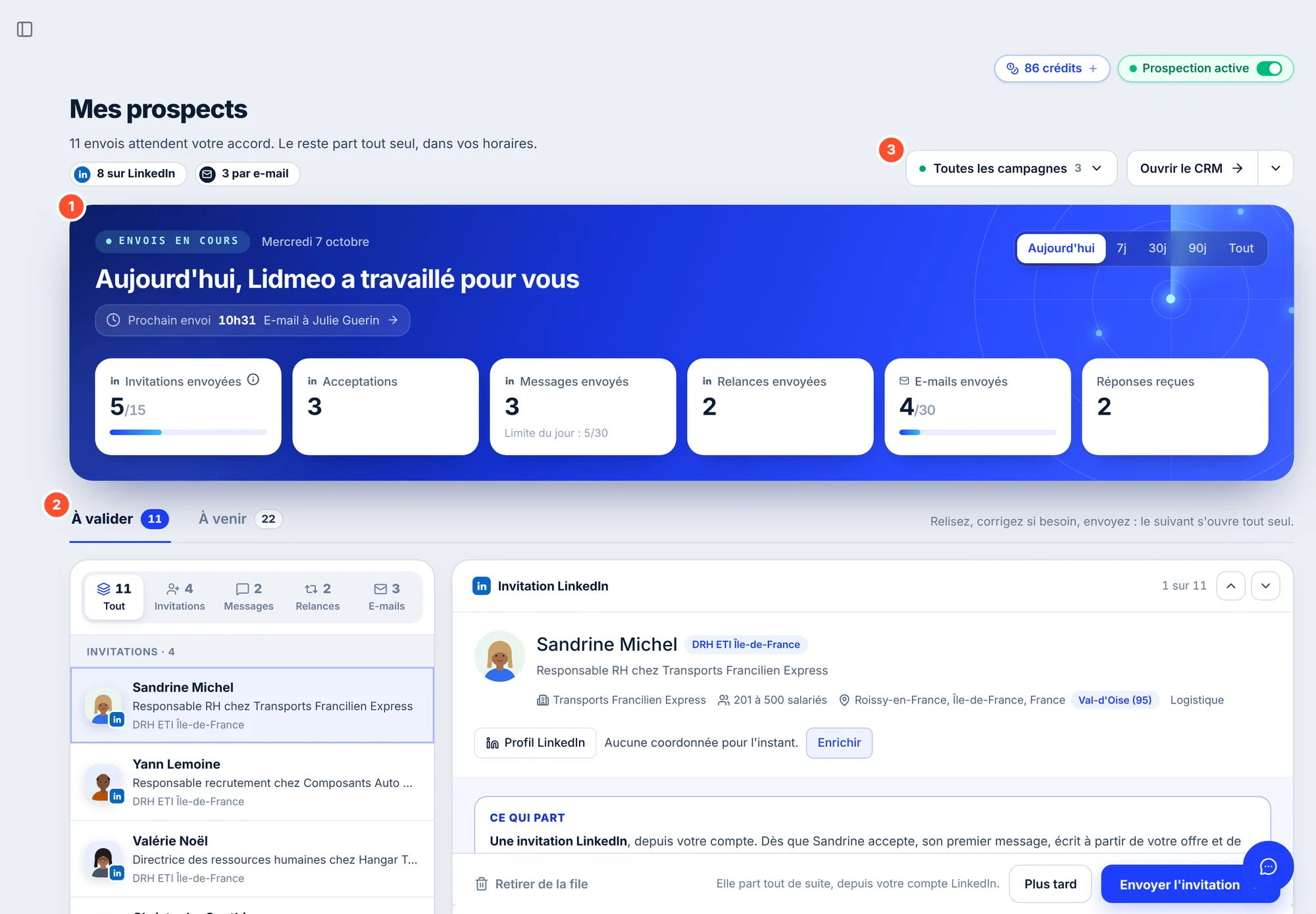 La page Mes prospects : le sous-titre « 11 envois attendent votre accord », les pastilles « 8 sur LinkedIn » et « 3 par e-mail », la bande bleue du récapitulatif sur Aujourd'hui, les onglets À valider (11) et À venir (22), la liste à gauche et la fiche de Sandrine Michel à droite avec le bouton « Envoyer l'invitation ».