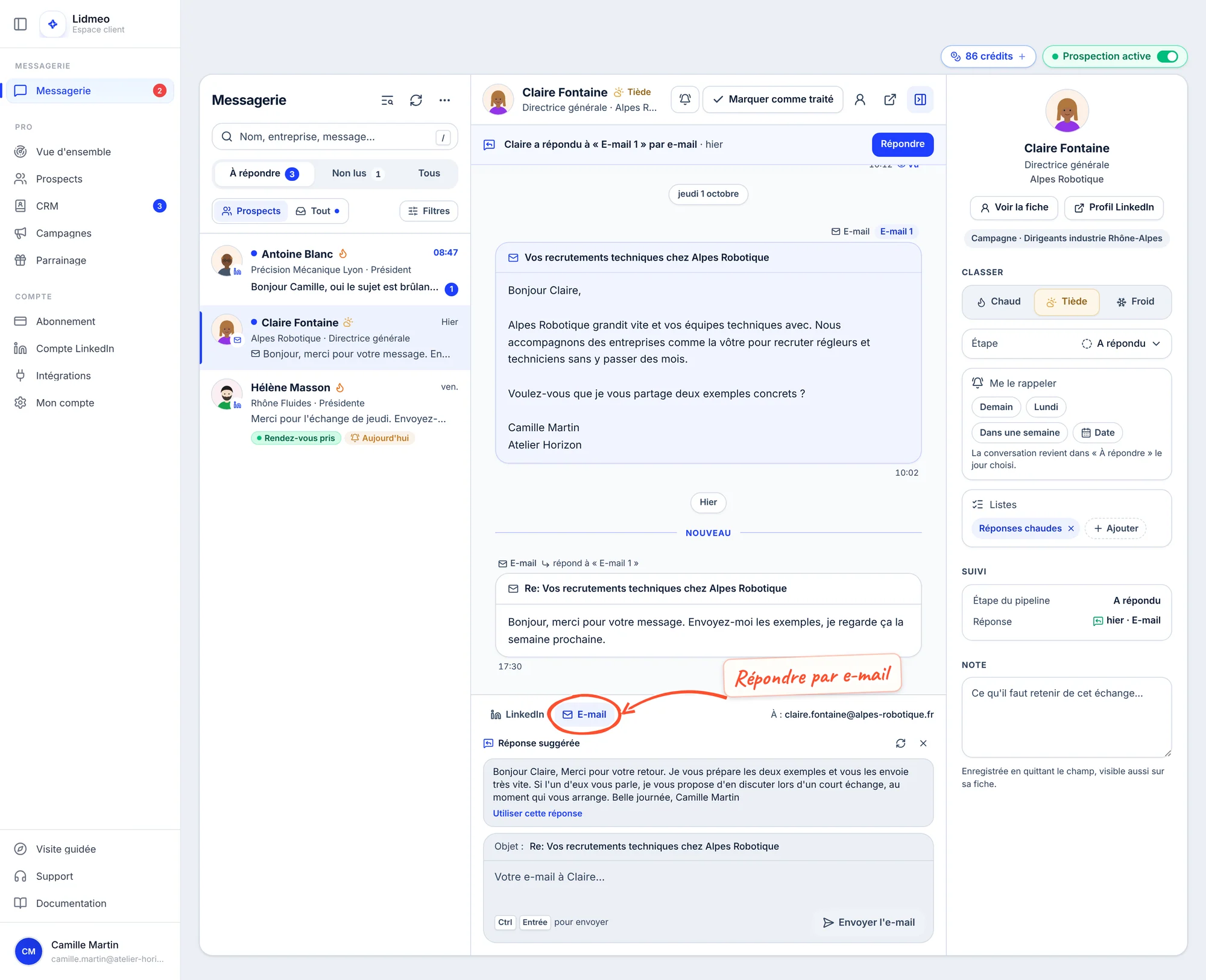 La conversation avec Claire Fontaine : votre e-mail puis sa réponse, chacun sous l'étiquette E-mail, l'onglet E-mail entouré dans la zone d'écriture, l'adresse du destinataire, l'objet Re: Vos recrutements techniques chez Alpes Robotique et une réponse suggérée.