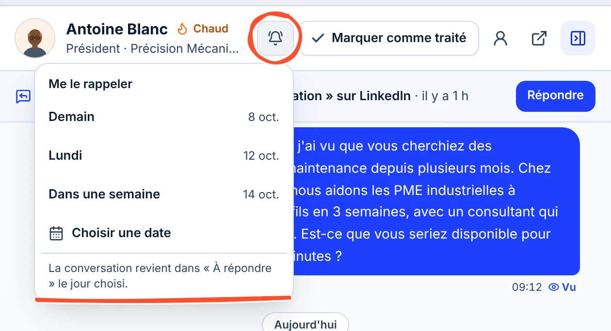 La cloche entourée dans l'en-tête de la conversation, et sa fenêtre Me le rappeler : Demain 8 oct., Lundi 12 oct., Dans une semaine 14 oct., Choisir une date, et la phrase La conversation revient dans À répondre le jour choisi, soulignée.